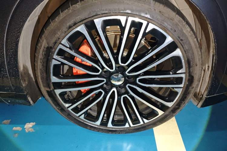 Used Nio ES8 2026 Model 6-seat Executive Signature Edition Right Front Wheel Hub