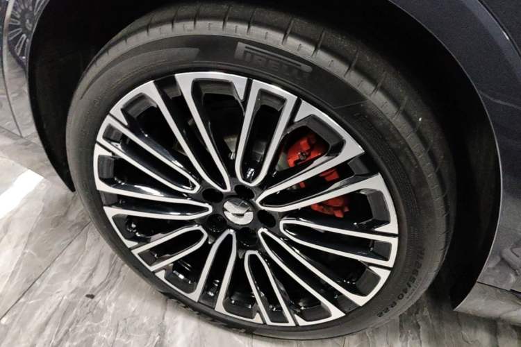 Used Nio ES8 2026 Model 6-seat Executive Signature Edition Right Rear Wheel Hub