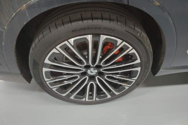 Used Nio ES8 2026 Model 6-seat Executive Signature Edition Right Rear Wheel Hub