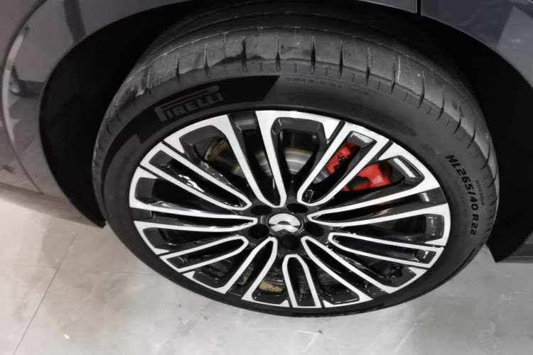 Used Nio ES8 2026 Model 6-seat Executive Signature Edition Right Rear Wheel Hub