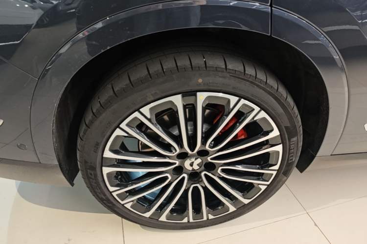 Used Nio ES8 2026 Model 6-seat Executive Signature Edition Right Rear Wheel Hub
