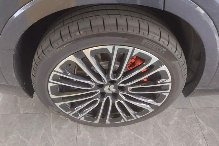Used Nio ES8 2026 Model 6-seat Executive Signature Edition Right Rear Wheel Hub