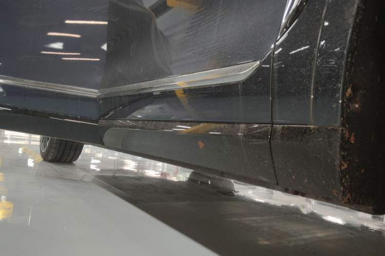 Used Nio ES8 2026 Model 6-seat Executive Signature Edition Right Side Sill