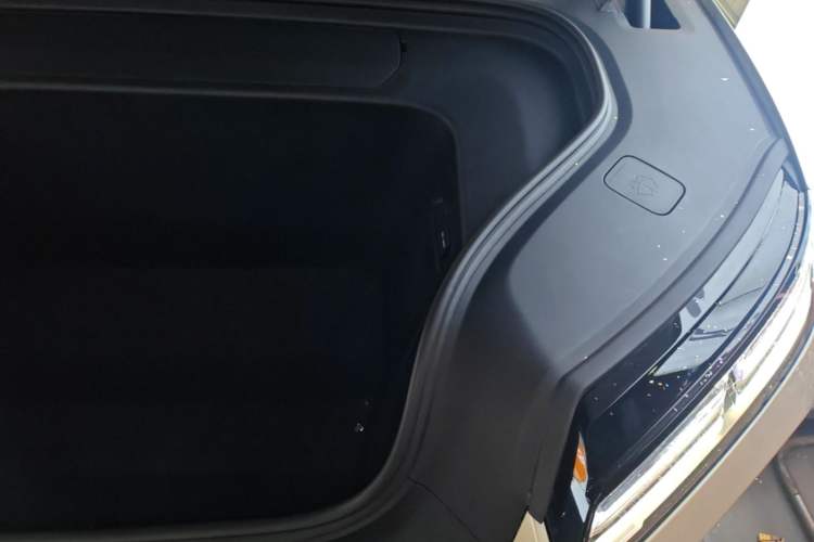 Used Nio ES8 2026 Model 7-seat Executive Luxury Edition Engine Bay Left