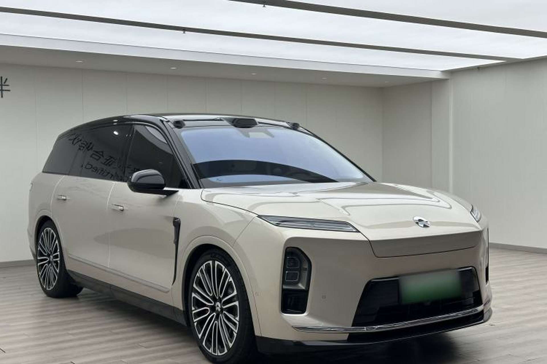 Used Nio ES8 2026 Model 6-seat Executive Signature Edition Front Right 45 Deg