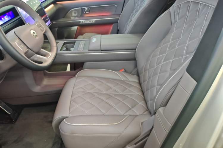Used Nio ES8 2026 Model 7-seat Executive Luxury Edition Left Front Seat