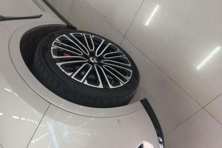 Used Nio ES8 2026 Model 6-seat Executive Signature Edition Left Front Wheel Hub