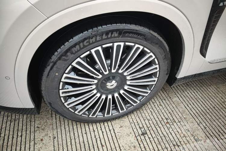 Used Nio ES8 2026 Model 6-seat Executive Luxury Edition Left Front Wheel Hub