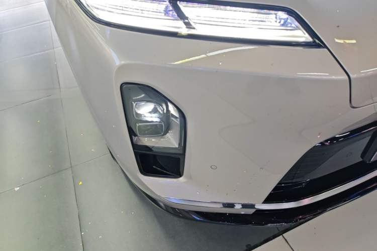 Used Nio ES8 2026 Model 7-seat Executive Luxury Edition Right Front Headlight