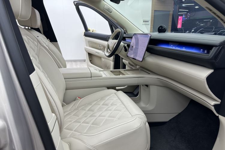 Used Nio ES8 2026 Model 6-seat Executive Signature Edition Right Front Seat