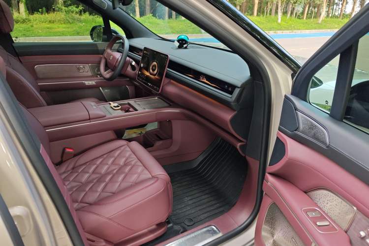 Used Nio ES8 2026 Model 6-seat Executive Signature Edition Right Front Seat