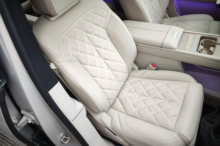 Used Nio ES8 2026 Model 6-seat Executive Luxury Edition Right Front Seat