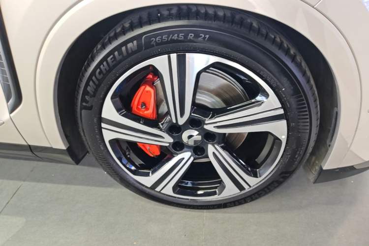 Used Nio ES8 2026 Model 7-seat Executive Luxury Edition Right Front Wheel Hub