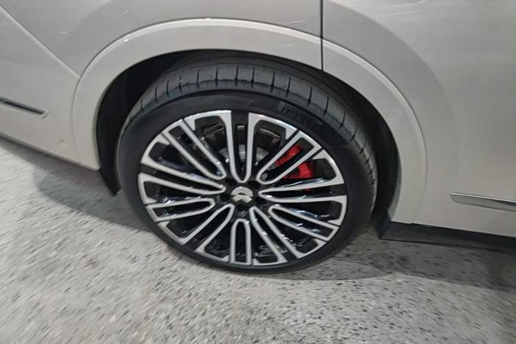 Used Nio ES8 2026 Model 6-seat Executive Signature Edition Right Rear Wheel Hub