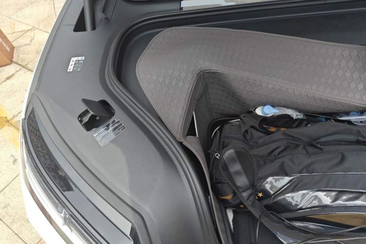 Used Nio ES8 2026 Model 6-seat Executive Signature Edition Engine Bay Right