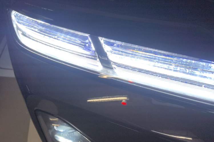 Used Nio ES8 2026 Model 6-seat Executive Luxury Edition Right Front Headlight