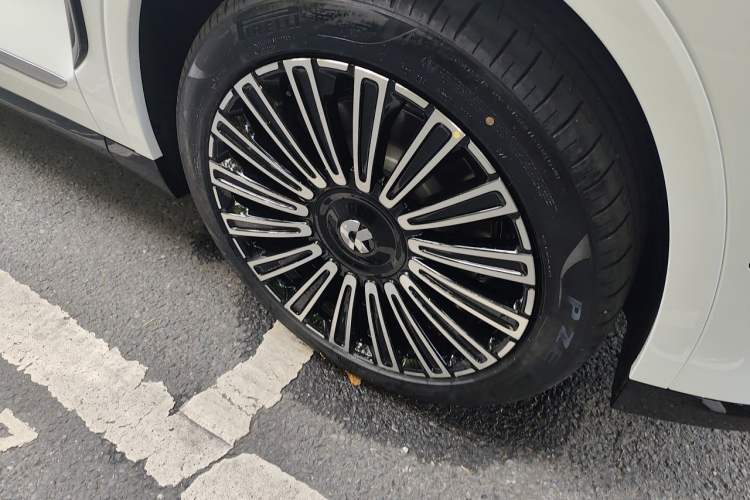 Used Nio ES8 2026 Model 6-seat Executive Luxury Edition Right Front Wheel Hub