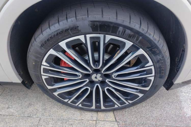 Used Nio ES8 2026 Model 6-seat Executive Signature Edition Right Front Wheel Hub