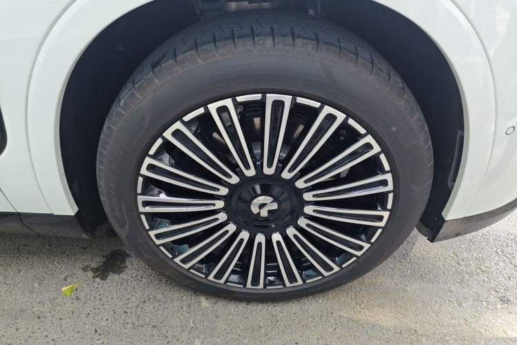 Used Nio ES8 2026 Model 6-seat Executive Luxury Edition Right Front Wheel Hub