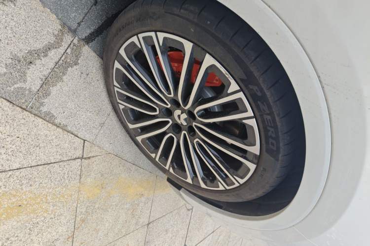 Used Nio ES8 2026 Model 6-seat Executive Signature Edition Right Front Wheel Hub
