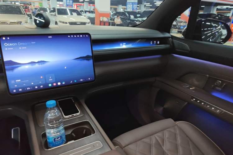 Used Nio ES8 2026 Model 6-seat Executive Signature Edition Audio And AC Panel