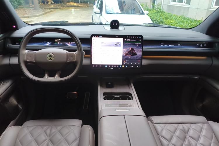 Used Nio ES8 2026 Model 6-seat Executive Signature Edition Center Console