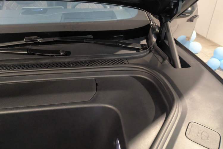 Used Nio ES8 2026 Model 6-seat Executive Luxury Edition Engine Bay Left