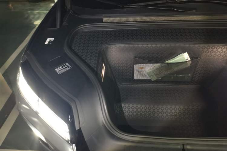 Used Nio ES8 2026 Model 6-seat Executive Signature Edition Engine Bay Right