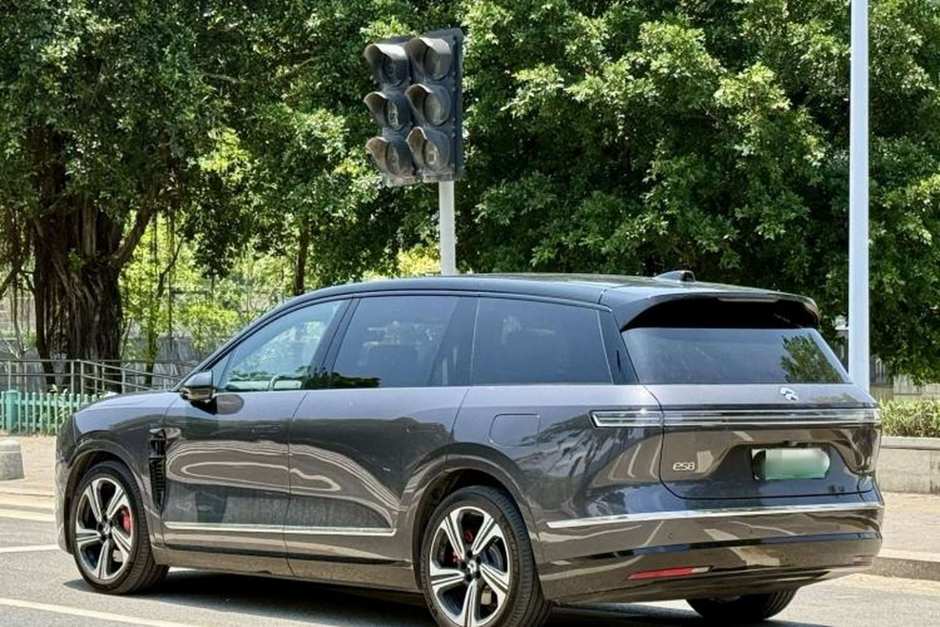 Used Nio ES8 2026 Model 6-seat Executive Luxury Edition Exterior 5