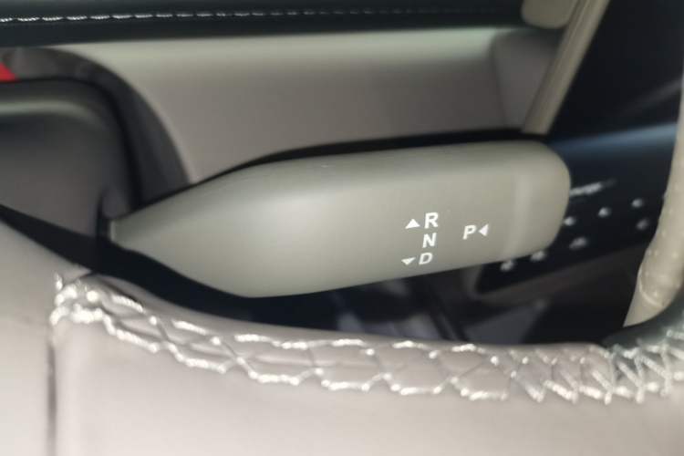 Used Nio ES8 2026 Model 6-seat Executive Signature Edition Gear Lever