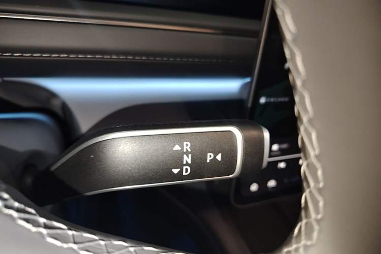 Used Nio ES8 2026 Model 6-seat Executive Signature Edition Gear Lever