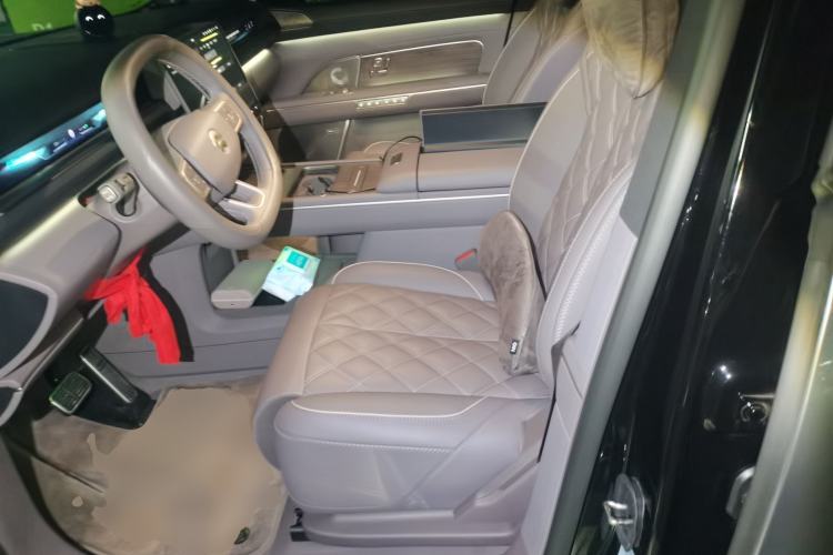 Used Nio ES8 2026 Model 6-seat Executive Signature Edition Left Front Seat