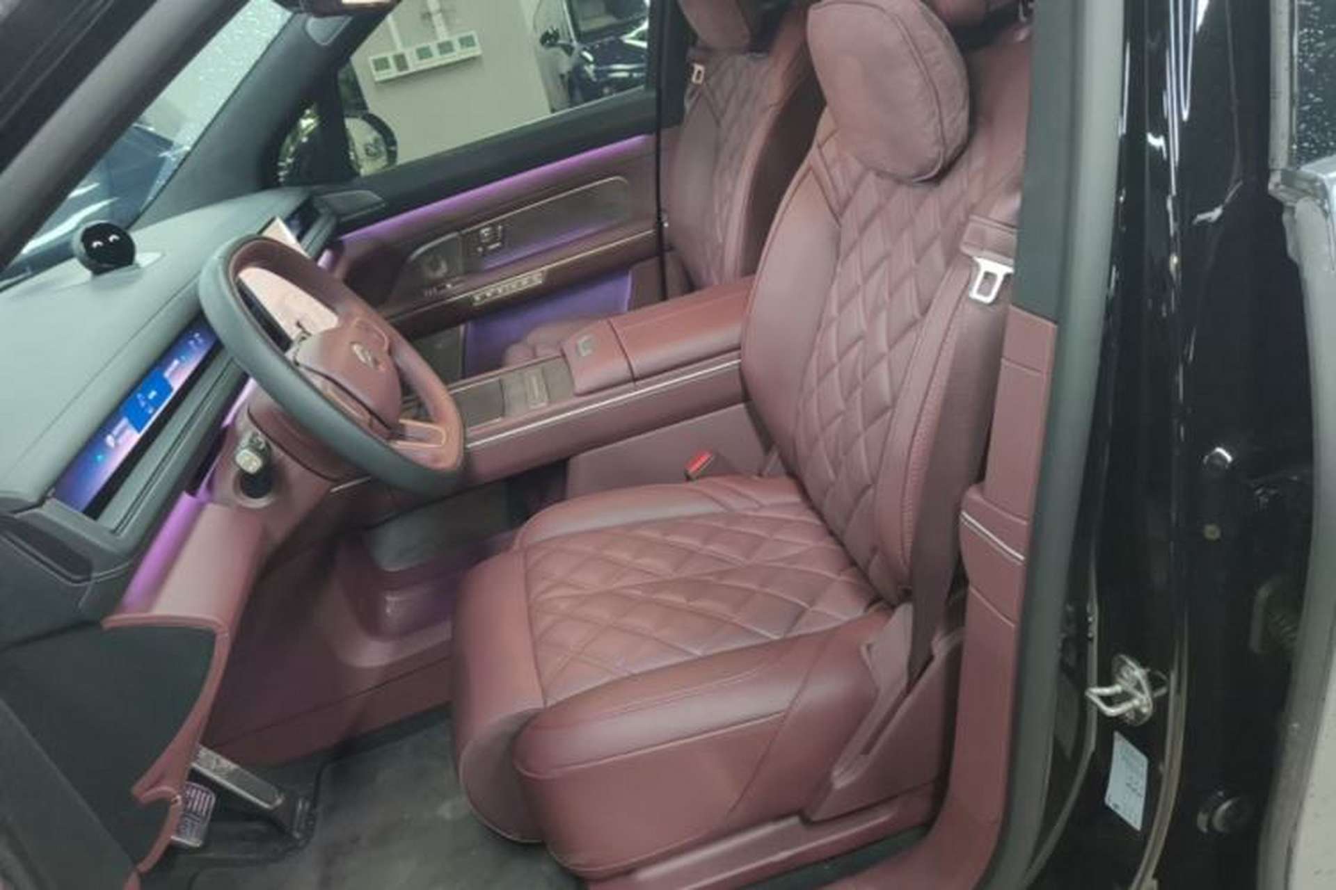 Used Nio ES8 2026 Model 6-seat Executive Signature Edition Left Front Seat