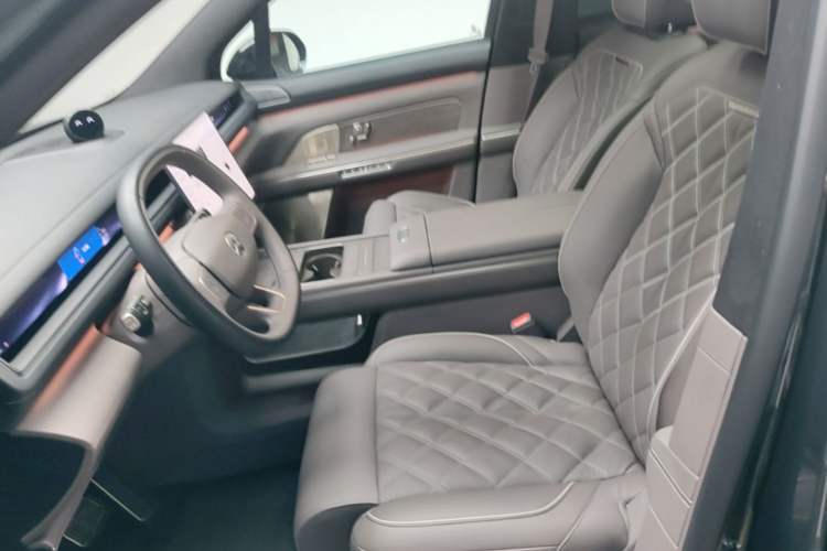 Used Nio ES8 2026 Model 6-seat Executive Signature Edition Left Front Seat