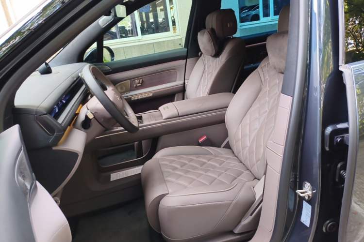 Used Nio ES8 2026 Model 6-seat Executive Signature Edition Left Front Seat