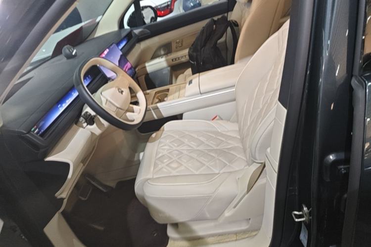 Used Nio ES8 2026 Model 6-seat Executive Signature Edition Left Front Seat