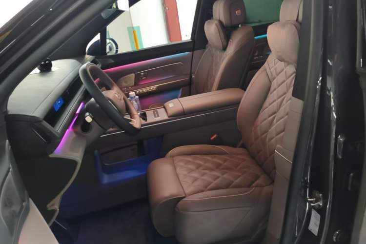 Used Nio ES8 2026 Model 6-seat Executive Signature Edition Left Front Seat