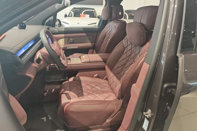 Used Nio ES8 2026 Model 6-seat Executive Signature Edition Left Front Seat