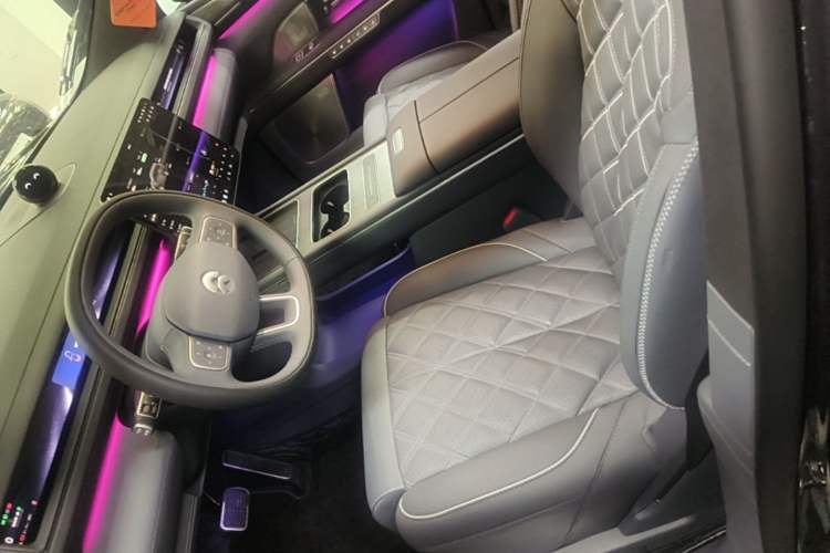 Used Nio ES8 2026 Model 6-seat Executive Signature Edition Left Front Seat