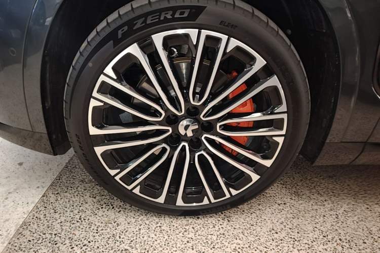 Used Nio ES8 2026 Model 6-seat Executive Signature Edition Left Front Wheel Hub