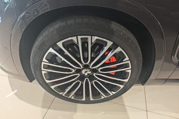 Used Nio ES8 2026 Model 6-seat Executive Signature Edition Left Front Wheel Hub