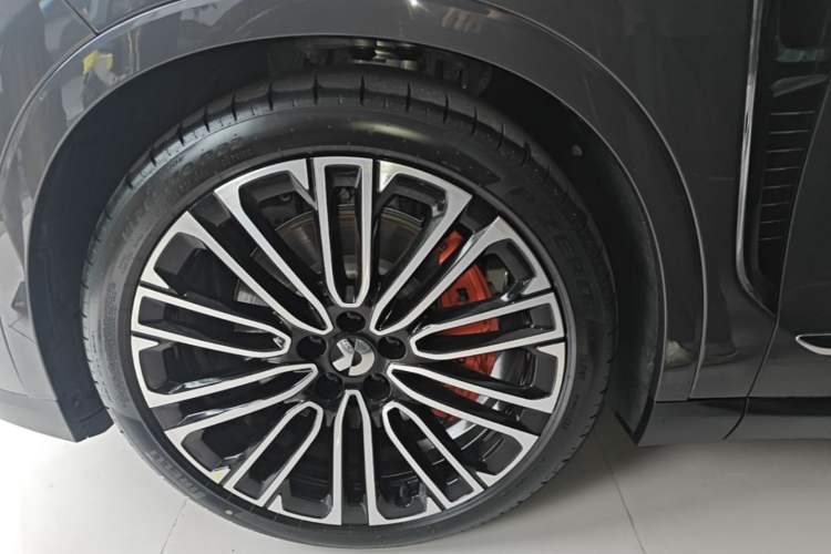 Used Nio ES8 2026 Model 6-seat Executive Signature Edition Left Front Wheel Hub