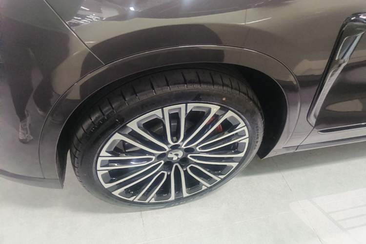 Used Nio ES8 2026 Model 6-seat Executive Signature Edition Left Front Wheel Hub