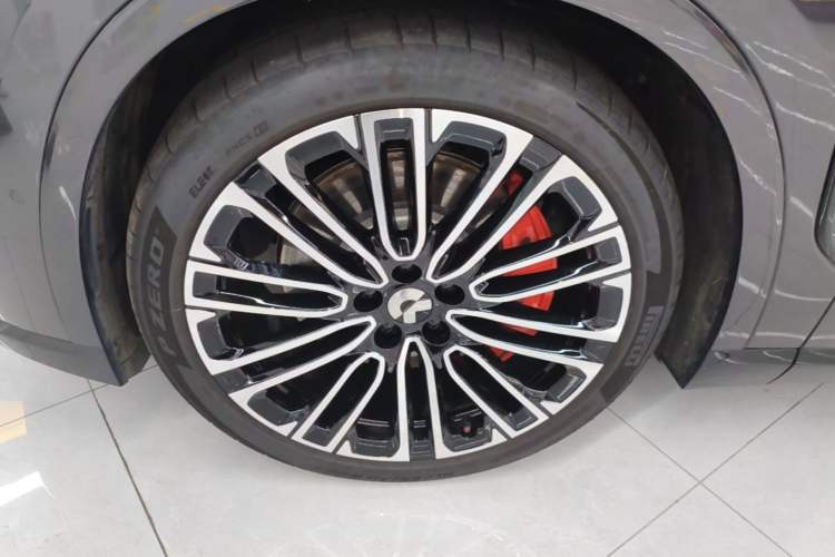 Used Nio ES8 2026 Model 6-seat Executive Signature Edition Left Front Wheel Hub