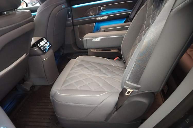 Used Nio ES8 2026 Model 6-seat Executive Signature Edition Left Rear Seat