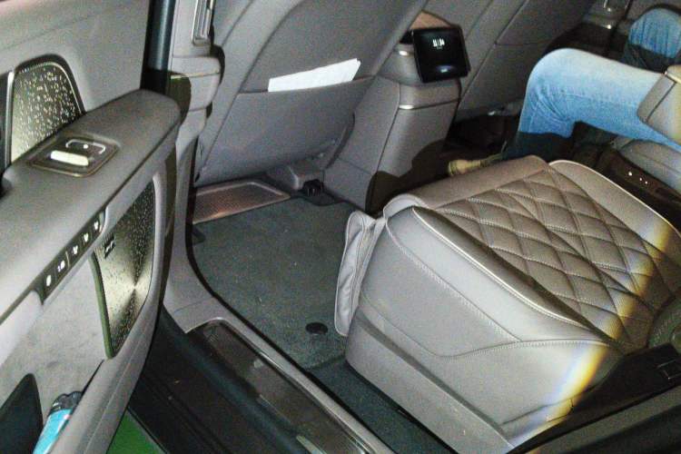 Used Nio ES8 2026 Model 6-seat Executive Signature Edition Left Rear Seat