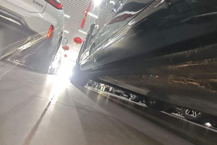 Used Nio ES8 2026 Model 6-seat Executive Signature Edition Left Side Sill