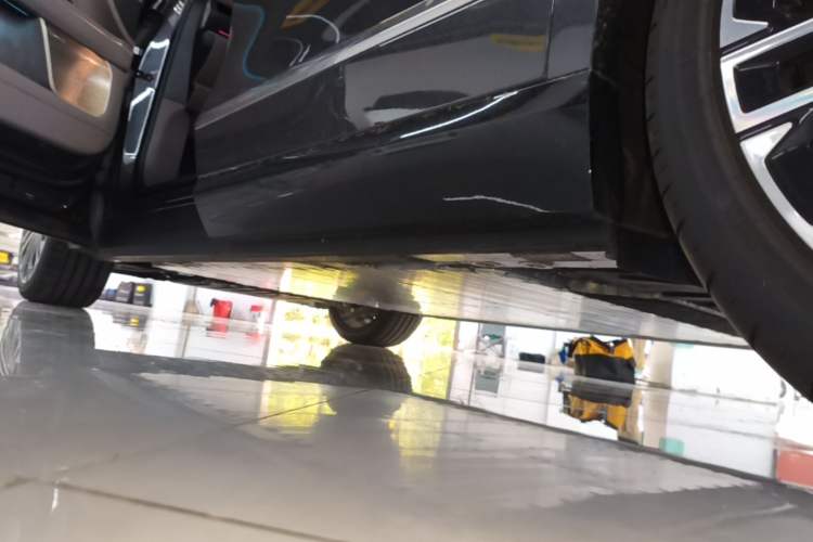 Used Nio ES8 2026 Model 6-seat Executive Signature Edition Left Side Sill