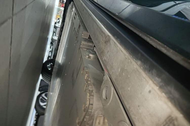Used Nio ES8 2026 Model 6-seat Executive Signature Edition Left Side Sill