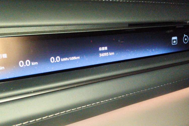 Used Nio ES8 2026 Model 6-seat Executive Signature Edition Odometer Close Up